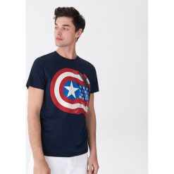 T-shirt Kapitan Ameryka - Granatowy. Niebieskie t-shirty męskie House, s, bez wzorów, bez kołnierzyka. Za 59,99 zł.