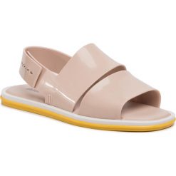 Sandały MELISSA - Carbon Ad 32688 Beige/Yellow/White 53612. Brązowe klapki damskie Melissa, bez wzorów, z tworzywa sztucznego, bez obcasa. Za 339,00 zł.