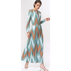 Sukienka maxi boho. Sukienki damskie e-margeritka.pl, bez wzorów, z poliesteru, eleganckie, z krótkim rękawem, krótkie, bez kaptura. Za 228,99 zł.