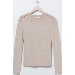 Sweter z ozdobnymi napami - Kremowy. Białe swetry damskie Sinsay, s, bez wzorów, bez rękawów, bez kaptura. Za 39,99 zł.
