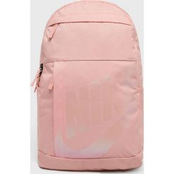 Nike Sportswear - Plecak. Szare plecaki damskie Nike Sportswear, z nadrukiem, z poliesteru. W wyprzedaży za 99,90 zł.