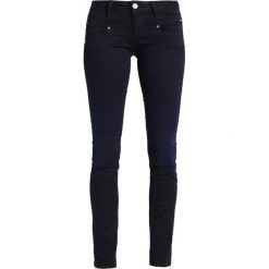 Freeman T. Porter ALEXANDRA Jeansy Slim Fit dunkelblau. Niebieskie rurki damskie Freeman T. Porter. W wyprzedaży za 335,20 zł.