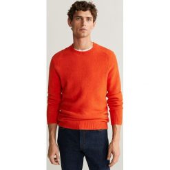 Mango Man - Sweter Foam. Pomarańczowe swetry męskie Mango Man, s, bez wzorów, z elastanu, z okrągłym kołnierzem, bez kaptura. W wyprzedaży za 139,90 zł.