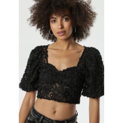 Czarny Top India. Czarne bluzki damskie Born2be, na lato, s, w kwiaty, wakacyjne. Za 79,99 zł.