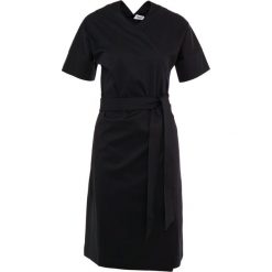 Sukienki hiszpanki: Filippa K BELTED WRAP DRESS Sukienka z dżerseju black