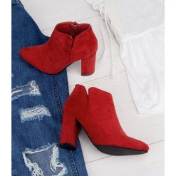 Botki damskie Ideal Shoes TX-2906 Czerwone. Czerwone botki damskie Ideal Shoes, z tworzywa sztucznego, klasyczne, na wysokim obcasie, bez zapięcia. Za 139,00 zł.