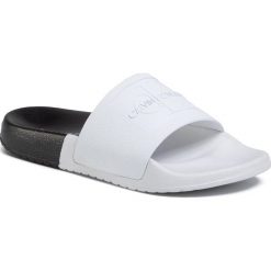 Klapki CALVIN KLEIN JEANS - Cinnamon B4R0900 White/Black. Białe klapki damskie Calvin Klein Jeans, bez wzorów, z jeansu, bez obcasa. W wyprzedaży za 109,00 zł.