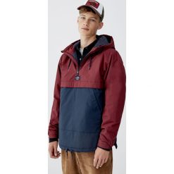 Kurtka typu kangur z kapturem. Czerwone kurtki męskie bomber Pull&Bear, m, z kapturem. Za 109,00 zł.