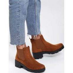 Camelowe Botki Arolla. Brązowe botki damskie Inny, za kostkę, bez obcasa, na obcasie, bez zapięcia. Za 99,99 zł.