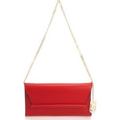 Skórzana kopertówka w kolorze czerwonym - 28 x 15 x 6 cm. Czerwone kopertówki damskie Stylowe torebki, w paski, ze skóry, przez ramię, bez dodatków. W wyprzedaży za 175,95 zł.
