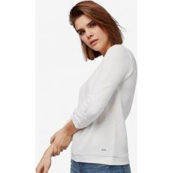 Tom Tailor Denim Sweter Biały. Białe bluzy damskie TOM TAILOR DENIM, s, bez wzorów, z elastanu, bez rękawów, bez kaptura. Za 140,95 zł.