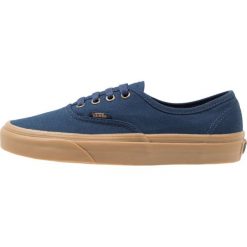 Vans UA AUTHENTIC Tenisówki i Trampki dress blues. Niebieskie tenisówki damskie Vans, z materiału. W wyprzedaży za 181,30 zł.