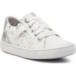 Trampki GEOX - J Gisli G. C J924NC 0SBNF C0007 M White/Silver. Białe trampki dziewczęce Geox, bez wzorów, z gumy, na sznurówki. W wyprzedaży za 119,00 zł.