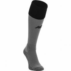 Getry piłkarskie - EMA9031GUB. Getry męskie termoaktywne New Balance, bez wzorów, z poliesteru, do piłki nożnej. Za 39,99 zł.
