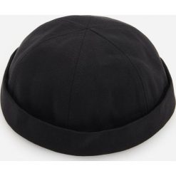 Bawełniana czapka skullcap - Czarny. Czarne czapki męskie Reserved, bez wzorów, z bawełny. Za 59,99 zł.
