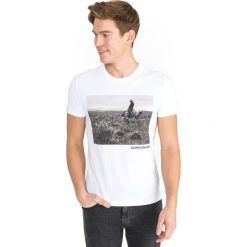 Calvin Klein Koszulka Biały. Białe podkoszulki męskie Calvin Klein, xl, z nadrukiem, z bawełny, bez kołnierzyka, krótkie. Za 290,95 zł.
