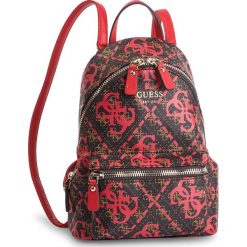 Plecak GUESS - Leeza HWSR45 57320 RML. Czerwone plecaki damskie marki Guess, z aplikacjami, ze skóry ekologicznej. Za 559,00 zł.