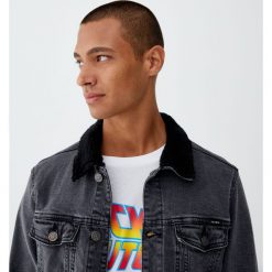 Czarna kurtka jeansowa typu trucker. Czarne kurtki męskie marki Pull&Bear, m, bez wzorów, z jeansu, bez kaptura. Za 139,00 zł.