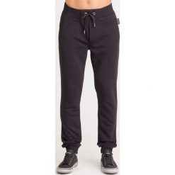 SPODNIE DRESOWE VERSACE JEANS COUTURE. Czarne spodnie męskie m, z nadrukiem, z jeansu. Za 373,45 zł.