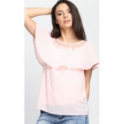 Różowa Bluzka Good Love. Czerwone bluzki na imprezę marki Born2be, s. Za 39,99 zł.