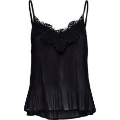 Top "Petunia" w kolorze czarnym. Czarne bluzki damskie ONLY, w koronkowe wzory, z koronki, z okrągłym kołnierzem. W wyprzedaży za 59,95 zł.