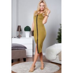 Sukienka midi oliwkowa TA2421. Zielone sukienki damskie marki Fasardi, s, bez wzorów, bez kołnierzyka, bez rękawów, midi. Za 59,00 zł.