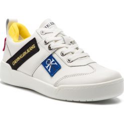 Sneakersy CALVIN KLEIN JEANS - Nilla R8067 Bright White. Białe półbuty damskie Calvin Klein Jeans, z jeansu. W wyprzedaży za 699,00 zł.