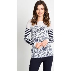 Apaszki damskie: Sweter z granatowym wzorem QUIOSQUE