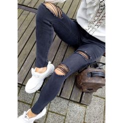 Spodnie Jeans Everbody XS. Czarne spodnie damskie z wysokim stanem LIGARI JEANS, xs, w paski, z elastanu, casualowe, z podwyższonym stanem. Za 139,00 zł.
