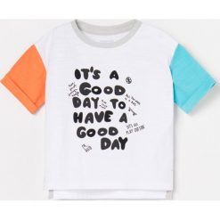 Bawełniany T-shirt - Biały. Białe t-shirty męskie Reserved, m, bez wzorów, z bawełny, bez kołnierzyka. W wyprzedaży za 15,99 zł.