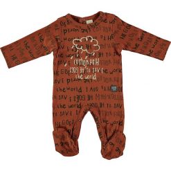 Śpioszki "Hero" w kolorze czerwonym. Czerwone śpiochy niemowlęce Cotton Fish, z nadrukiem, z bawełny. W wyprzedaży za 49,95 zł.