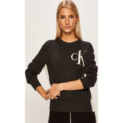Calvin Klein Jeans - Sweter. Szare swetry damskie Calvin Klein Jeans, s, bez wzorów, z bawełny, bez rękawów, bez kaptura. W wyprzedaży za 359,90 zł.