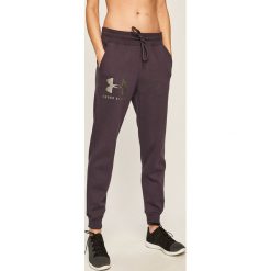 Under Armour - Spodnie. Czarne spodnie dresowe damskie Under Armour, s, z bawełny. W wyprzedaży za 179,90 zł.