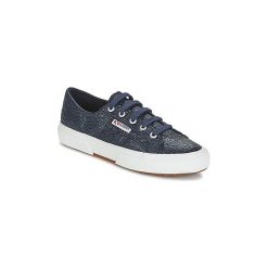 Buty Superga 2750 COTBOUCLERBRW. Niebieskie trampki i tenisówki damskie Superga, bez wzorów, bez zapięcia. Za 209,40 zł.