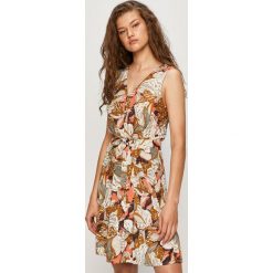 Only - Sukienka. Sukienki damskie ONLY, na co dzień, w paski, z wiskozy, casualowe, bez kołnierzyka, z krótkim rękawem, krótkie, mini, rozkloszowane. Za 149,90 zł.