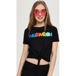 T-shirty damskie: T-shirt z kolorowym nadrukiem – Czarny