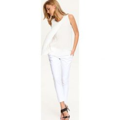 Bluzka bez rękawów. Białe bluzki damskie Top Secret, bez wzorów, z jeansu, eleganckie, z asymetrycznym kołnierzem, bez rękawów. W wyprzedaży za 29,99 zł.