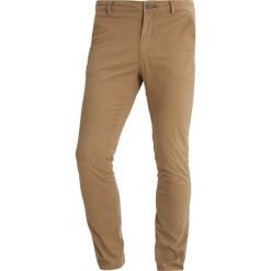 Chinosy męskie: Springfield MICRPRINT FANT Chinosy beige/camel