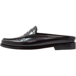 G. H. Bass & Co. WEEJUN PENNY SLIDE Klapki black. Czarne klapki damskie marki G. H. Bass & Co., bez wzorów, ze skóry, bez obcasa. W wyprzedaży za 551,20 zł.