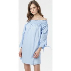 Jasnoniebieska Sukienka Morea. Niebieskie sukienki damskie Born2be, s, bez wzorów, bez kołnierzyka, bez rękawów, mini. W wyprzedaży za 79,99 zł.