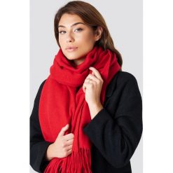 NA-KD Accessories Szalik z domieszką wełny - Red. Czerwone szaliki damskie marki NA-KD Accessories, bez wzorów, z poliesteru. Za 100,95 zł.