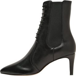 Botki damskie lity: Armani Collezioni Botki sznurowane nero