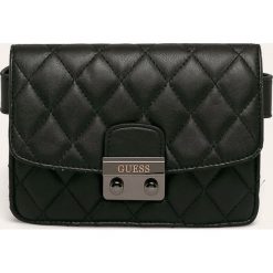 Guess Jeans - Nerka. Czarne nerki damskie Guess Jeans, w paski, z poliesteru, casualowe, małe, pikowane, bez dodatków. Za 229,90 zł.