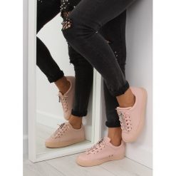 Trampki damskie różowe 7209 PINK. Różowe buty sportowe damskie obuwie damskie, bez wzorów, ze skóry ekologicznej, na sznurówki. Za 168,87 zł.