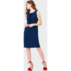 Elegancka sukienka z koronką. Szare sukienki damskie Greenpoint, w koronkowe wzory, z wiskozy, eleganckie, bez kołnierzyka, bez rękawów. Za 129,99 zł.