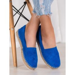 Niebieskie zamszowe espadryle. Niebieskie espadryle damskie SMALL SWAN, bez wzorów, z zamszu, bez obcasa. Za 89,90 zł.