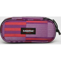 Eastpak - Kosmetyczka. Fioletowe kosmetyczki damskie Eastpak, bez wzorów, z poliesteru. W wyprzedaży za 49,90 zł.