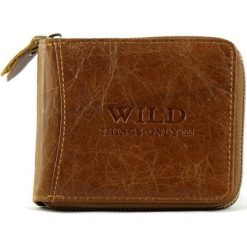 Skórzany portfel męski na suwak Wild Things Only GA177 ciemnobrązowy - brązowy. Pomarańczowe portfele męskie Wild, bez wzorów, ze skóry. Za 69,99 zł.