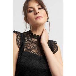 Koszulka z koronki. Czarne t-shirty damskie marki Orsay, xs, w koronkowe wzory, z elastanu, ze stójką. Za 79,99 zł.