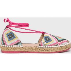 Trussardi Jeans - Espadryle. Różowe espadryle damskie Trussardi Jeans, bez wzorów, z jeansu, bez obcasa. W wyprzedaży za 299,90 zł.